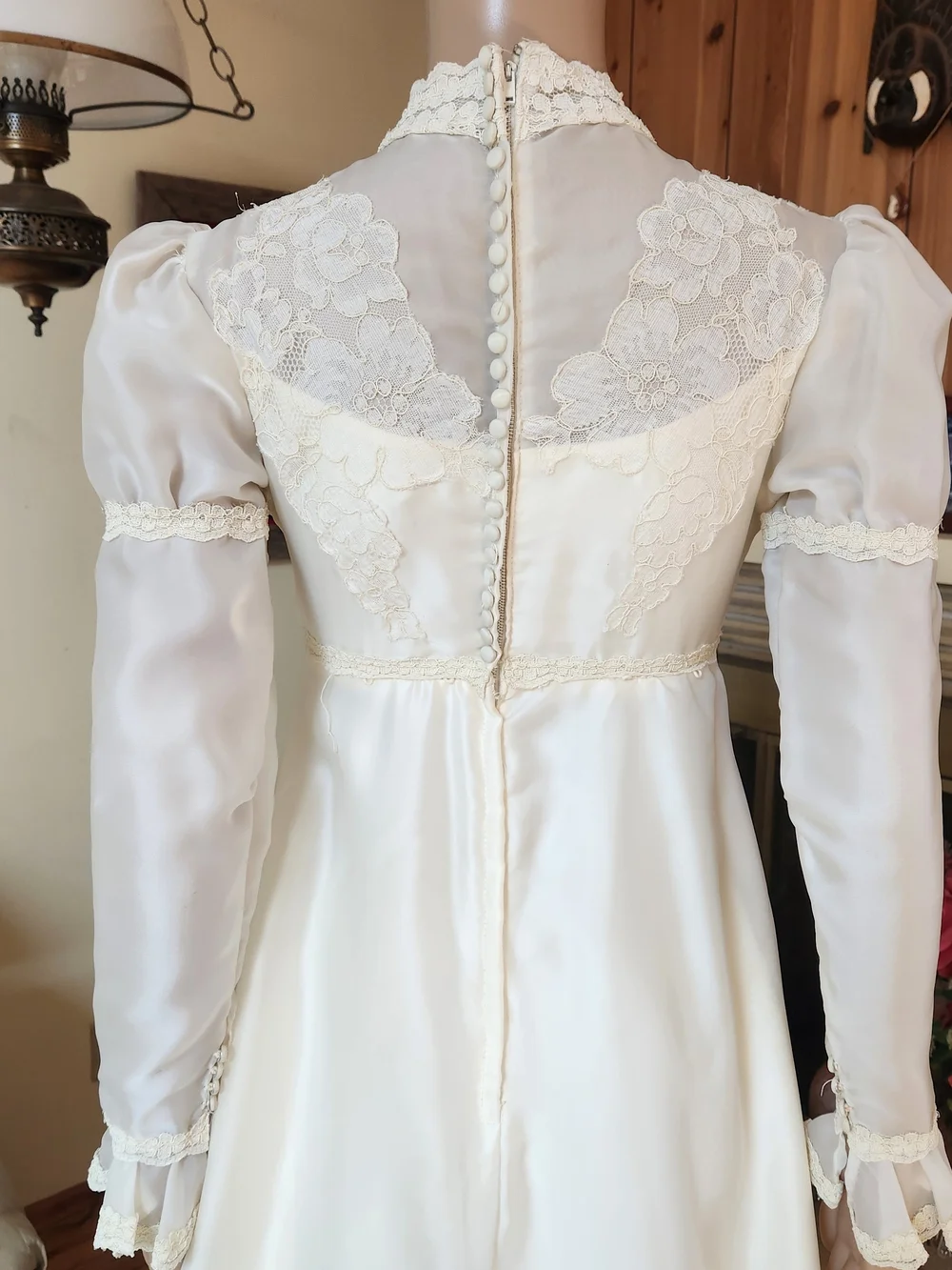 ✨ Dreamy Vintage 1960s Alfred Angelo "Edythe Vincent" Pearl & Lace Gown ✨ - Picture 6 of 14